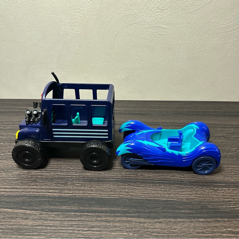 PJ Masks Vehicles and Figures Lot of 11 - Picture 7 of 10